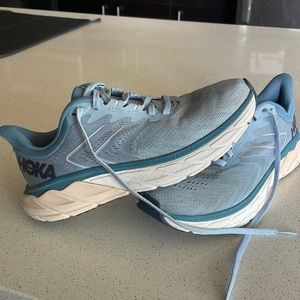 HOKA Arahi sneakers